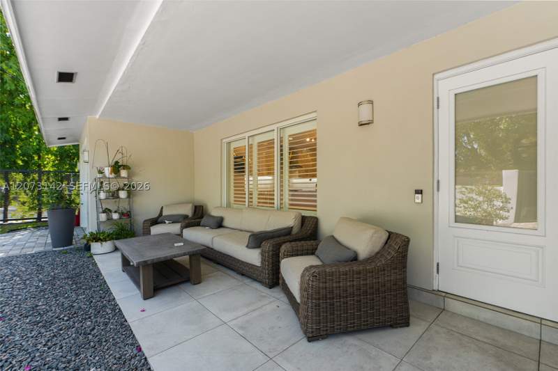 3 bedroom SingleFamilyResidence at 932 Bird Rd, C Gab Country Club Sec 5, Coral Gables — photo 3