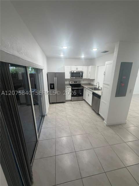 541 NE 5Th Ter N 5 Th Ter, Florida City FL - photo 10 of 20