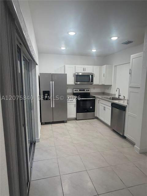 541 NE 5Th Ter N 5 Th Ter, Florida City FL - photo 9 of 20