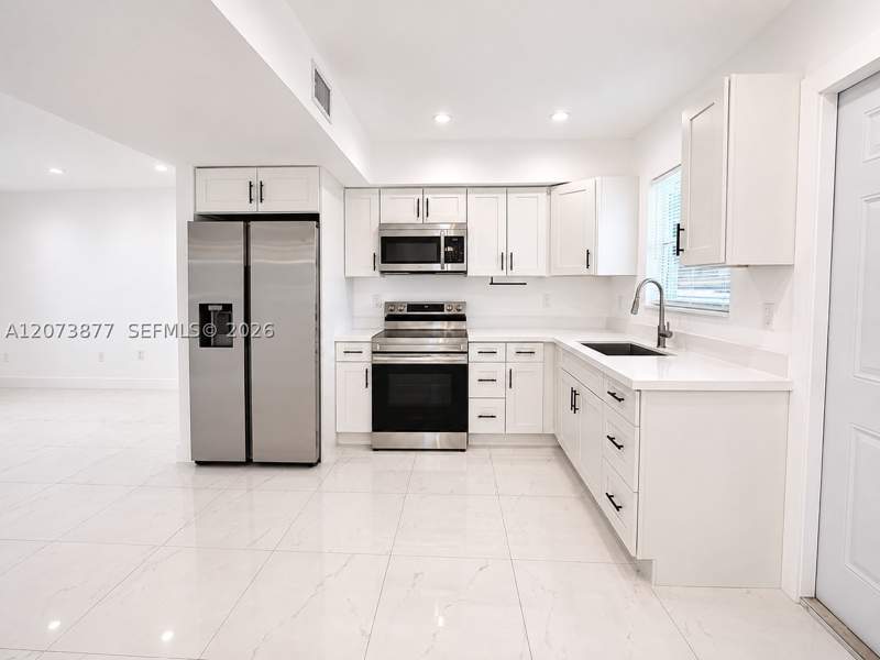 5 bedroom SingleFamilyResidence at 1800 NE 154th St, Economy Homesites, North Miami Beach — photo 2