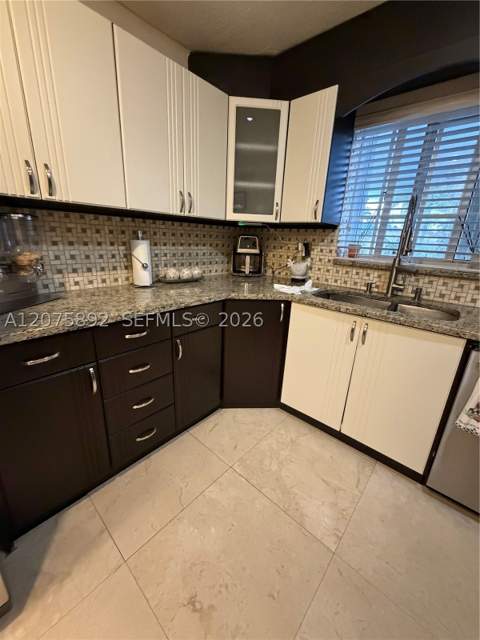 5445 NW 172nd Ter, Miami Gardens FL - photo 11 of 27