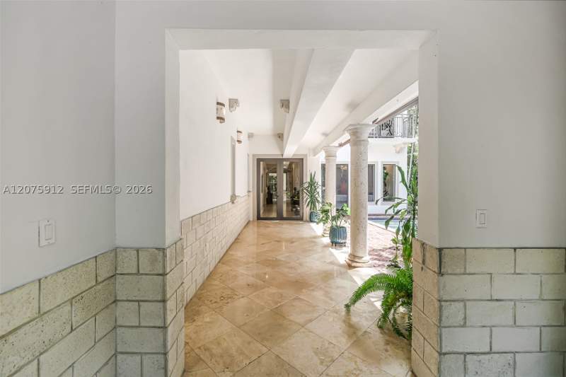 5 bedroom SingleFamilyResidence at 6550 SW 75th Ter, Ludlum Plaza, South Miami — photo 5