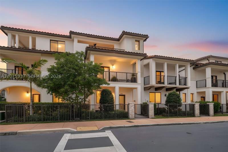 3 bedroom Townhouse at 4256 NW 83rd Ave, Downtown Doral South Phas, Doral — photo 3