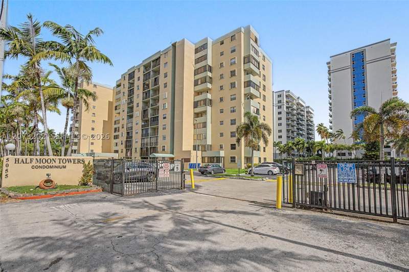 2 bedroom Condominium at 5055 NW 7th St 112, Half Moon Towers Condo, Miami — photo 2