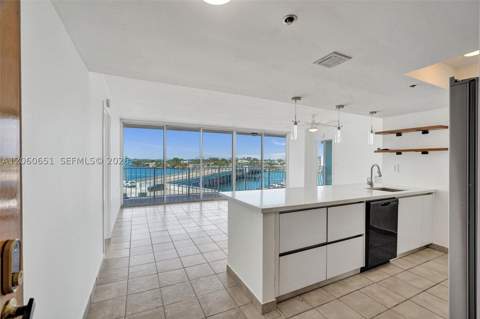 7601 E Treasure Dr 717, North Bay Village FL - photo 9 of 49