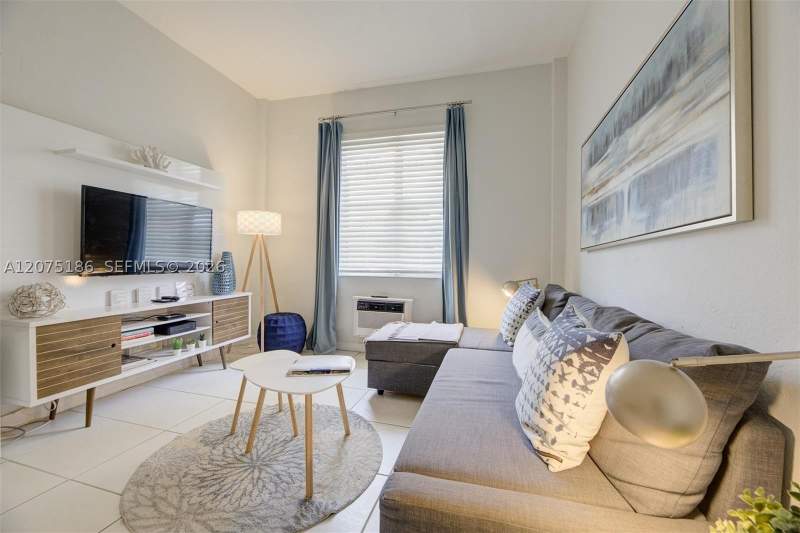 1 bedroom Condominium at 3030 Collins Ave 1G, The Madison Condo, Miami Beach — photo 3