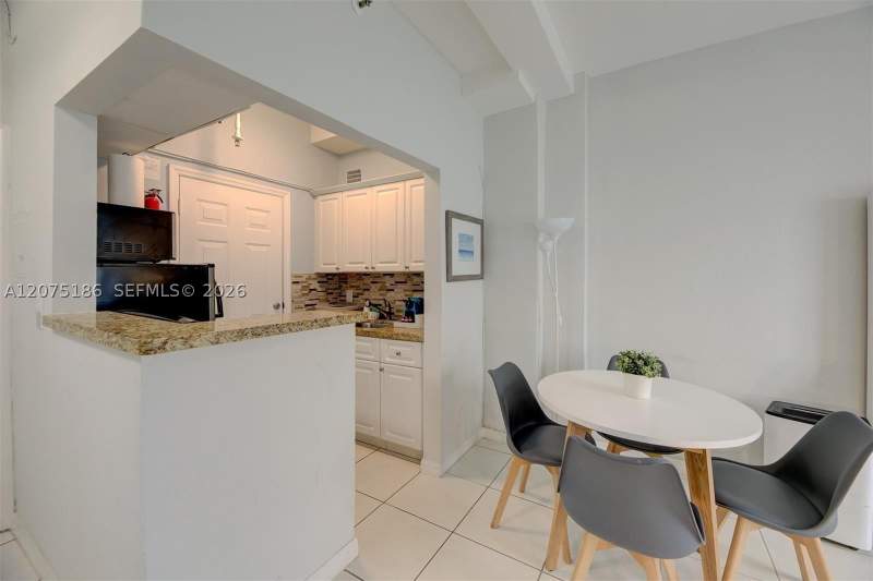 1 bedroom Condominium at 3030 Collins Ave 1G, The Madison Condo, Miami Beach — photo 4