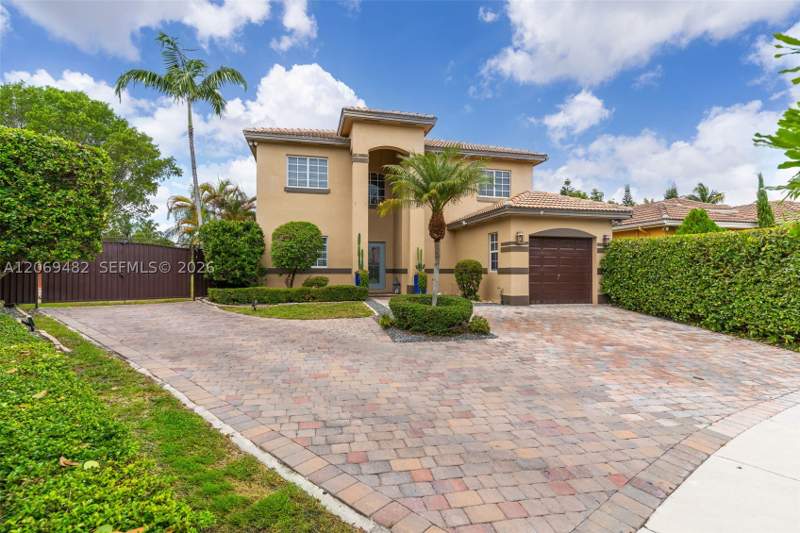 3 bedroom SingleFamilyResidence at 20922 SW 88th Pl, Pelican Bay At Old Cutler, Cutler Bay — photo 3