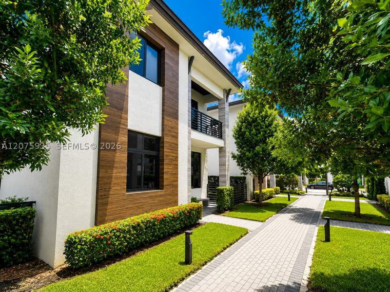 4 bedroom SingleFamilyResidence at 4318 NW 81st Ave, Downtown Doral South Phas, Doral — photo 2