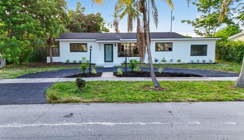 4 bedroom SingleFamilyResidence at 9281 Martinique Dr, Pine Tree Manor Sec 2, Cutler Bay — photo 2
