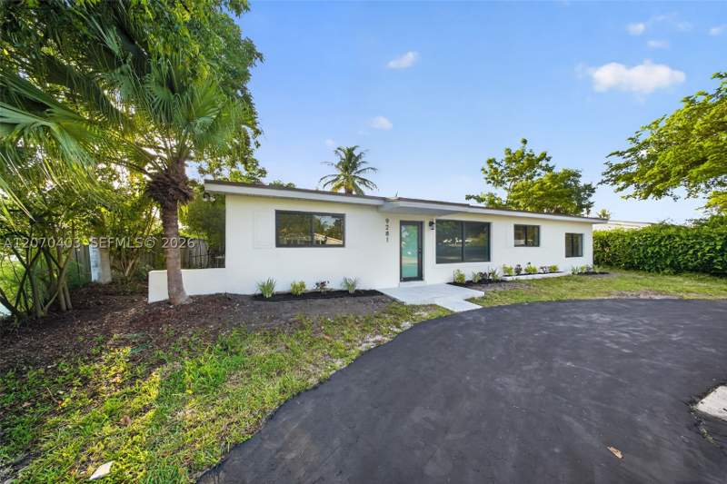 4 bedroom SingleFamilyResidence at 9281 Martinique Dr, Pine Tree Manor Sec 2, Cutler Bay — photo 3