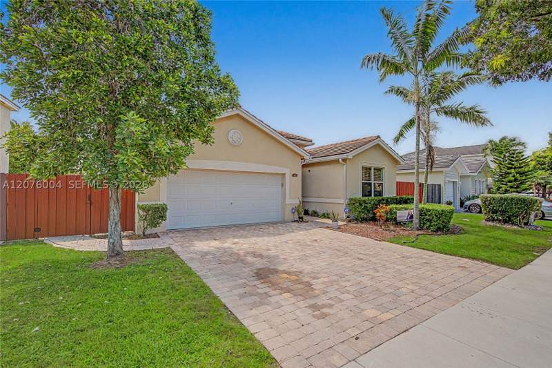 3 bedroom SingleFamilyResidence at 527 SE 31st Ave, Rauls Place At Oasis, Homestead — photo 3