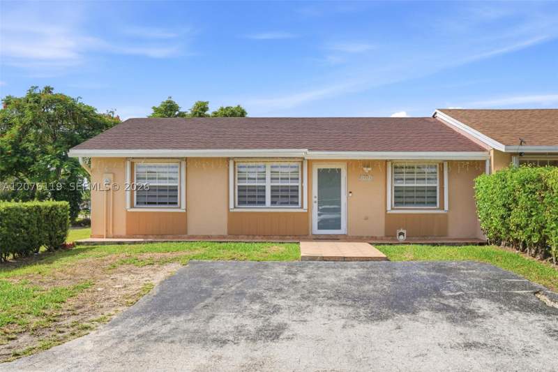 3 bedroom Townhouse at 15378 SW 69th Ln, Westwind Lakes Townhouses, Miami — photo 2
