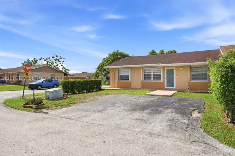 3 bedroom Townhouse at 15378 SW 69th Ln, Westwind Lakes Townhouses, Miami — photo 3
