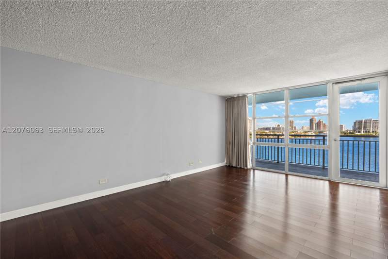 2 bedroom Condominium at 301 174th St 901, Winston Towers 500 Condo, Sunny Isles Beach — photo 2