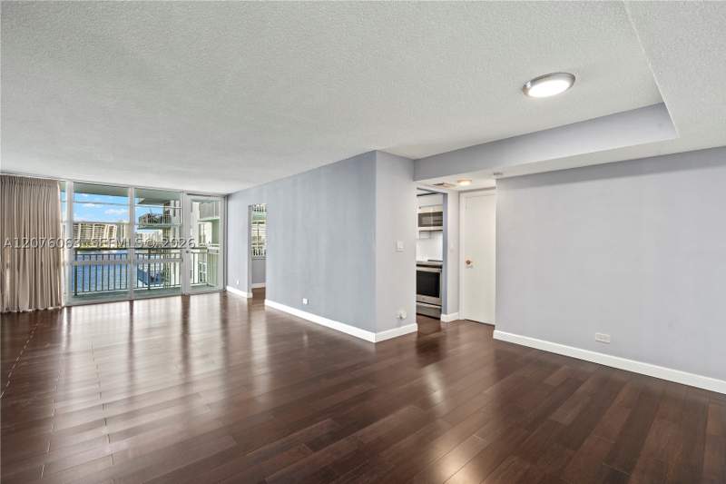 2 bedroom Condominium at 301 174th St 901, Winston Towers 500 Condo, Sunny Isles Beach — photo 4