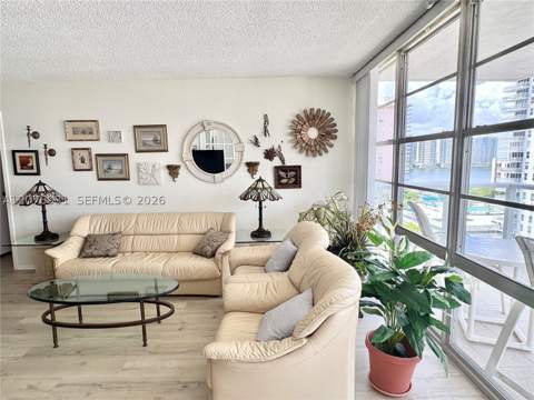 230 174th St 1110, Sunny Isles Beach FL - photo 8 of 40