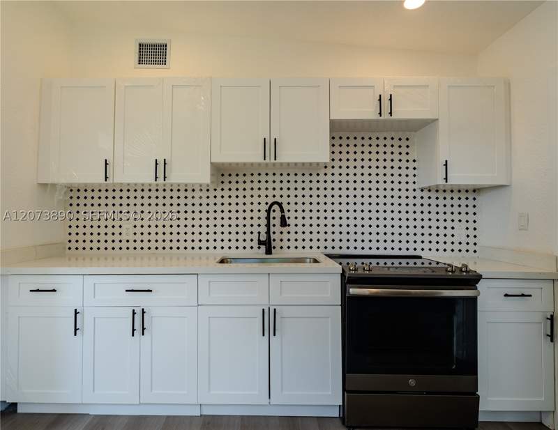 2 bedroom SingleFamilyResidence at 16400 NW 23rd Ct, Bunche Park, Miami Gardens — photo 5