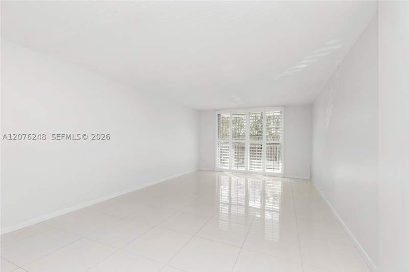 1 bedroom Condominium at 210 Sea View Dr 207, Cape Florida Clib Condo P, Key Biscayne — photo 2