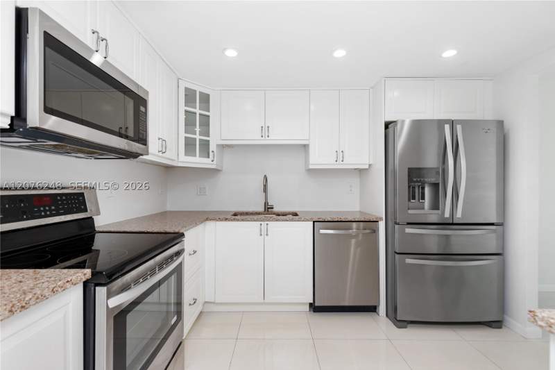 1 bedroom Condominium at 210 Sea View Dr 207, Cape Florida Clib Condo P, Key Biscayne — photo 3
