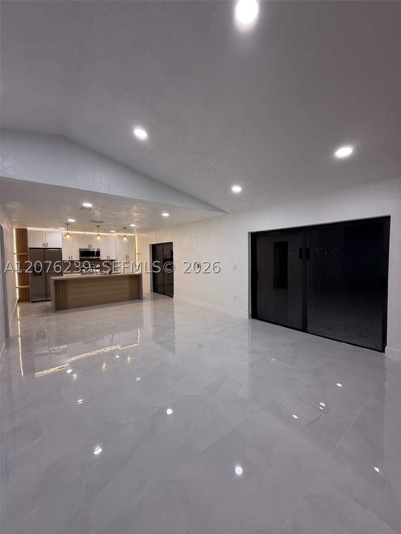 5 bedroom SingleFamilyResidence at 10830 SW 160th St, Fairway Lake South Sec 2, Miami — photo 5