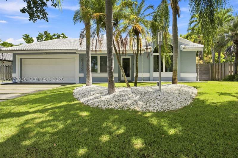 4 bedroom SingleFamilyResidence at 9430 SW 215th Ln, Lakes By The Bay Sec 7, Cutler Bay — photo 3