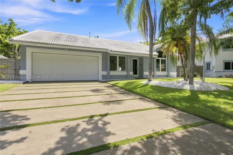 4 bedroom SingleFamilyResidence at 9430 SW 215th Ln, Lakes By The Bay Sec 7, Cutler Bay — photo 4