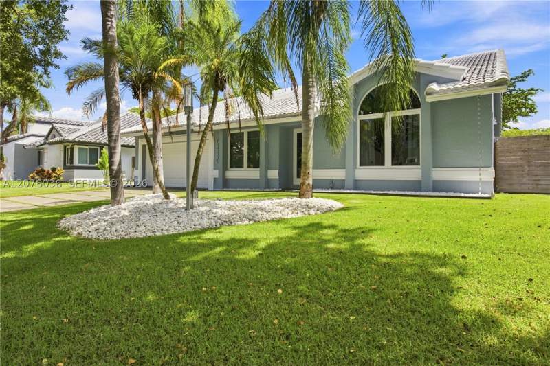4 bedroom SingleFamilyResidence at 9430 SW 215th Ln, Lakes By The Bay Sec 7, Cutler Bay — photo 5