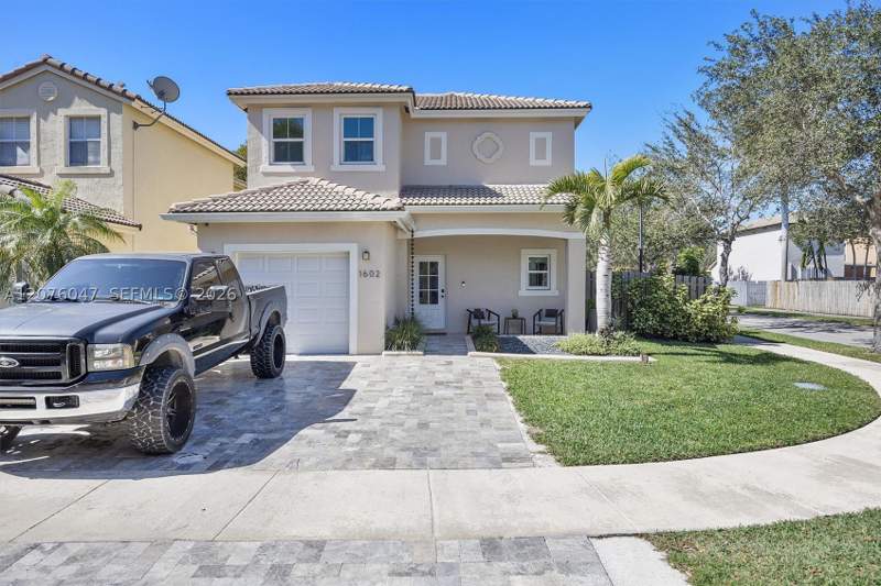 3 bedroom SingleFamilyResidence at 1602 SE 20th Rd, Shores At Keys Gate, Homestead — photo 2