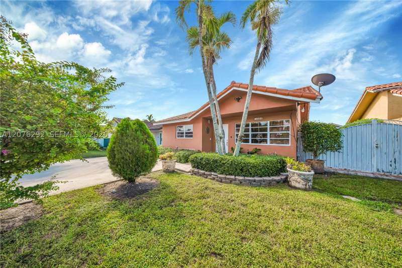3 bedroom SingleFamilyResidence at 14526 SW 106th Ter, The Cedars Of Kendall, Miami — photo 2