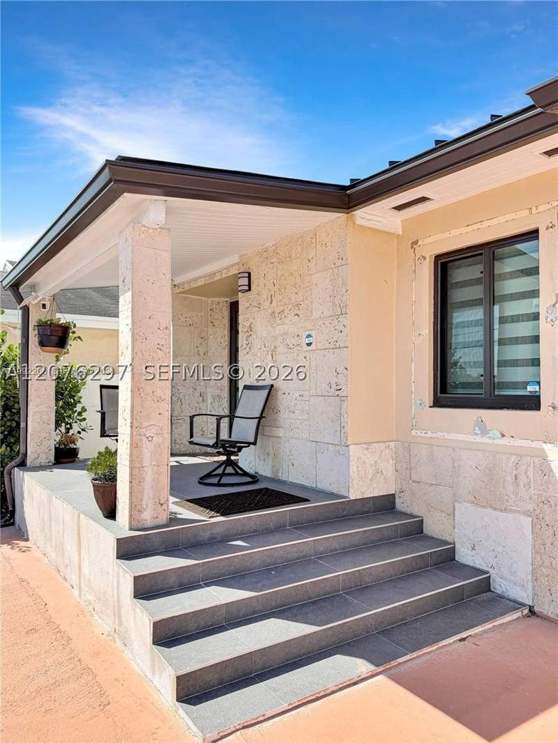 4 bedroom SingleFamilyResidence at 233 W 39th Pl, Plat Of Anacris, Hialeah — photo 3