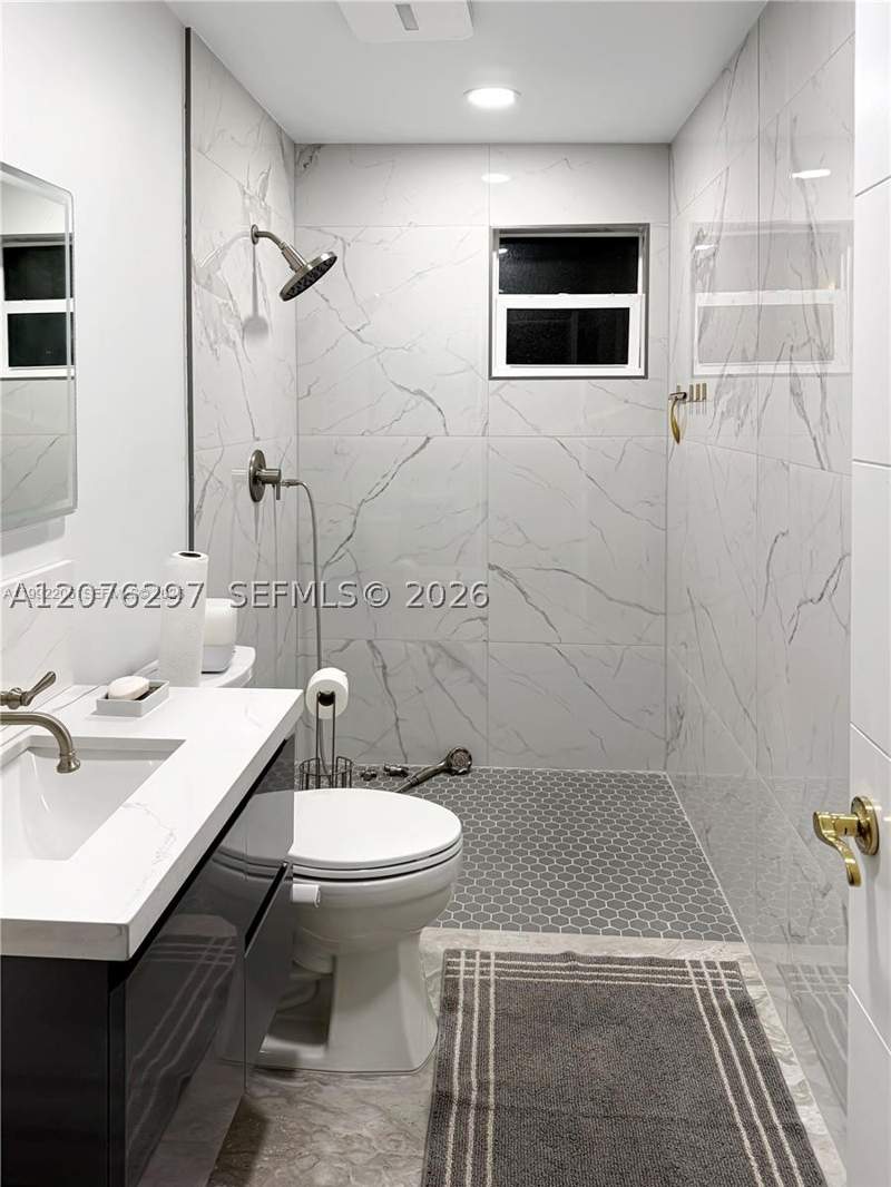 4 bedroom SingleFamilyResidence at 233 W 39th Pl, Plat Of Anacris, Hialeah — photo 4