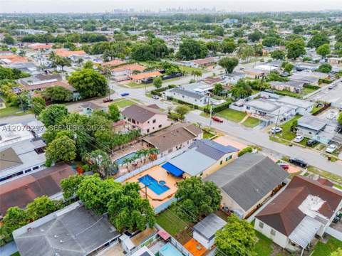 233 W 39th Pl, Hialeah FL - photo 7 of 49