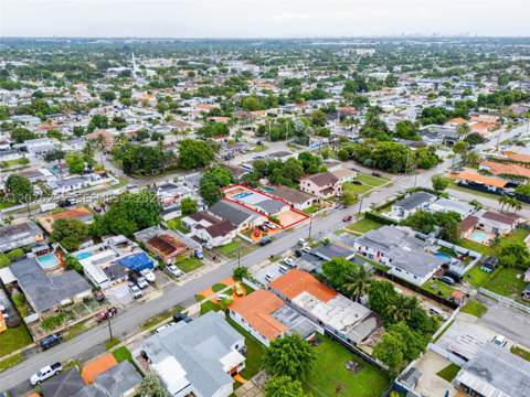 233 W 39th Pl, Hialeah FL - photo 8 of 49