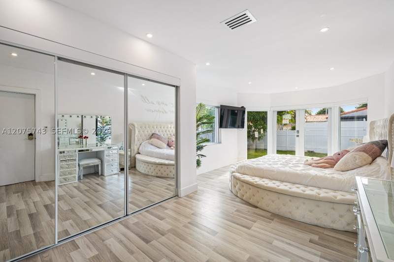 3 bedroom SingleFamilyResidence at 1460 Marseille Dr, 2nd Rev Pl Of Port Of Oce, Miami Beach — photo 5
