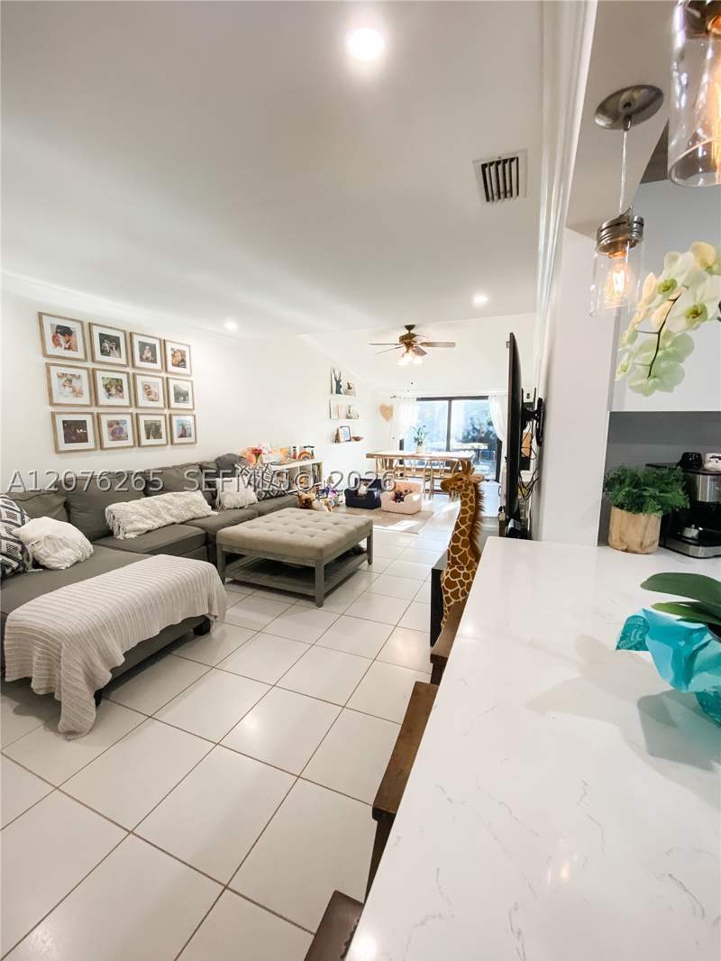 3 bedroom Townhouse at 10050 SW 137th Ct, Valencia Townhomes, Miami — photo 4