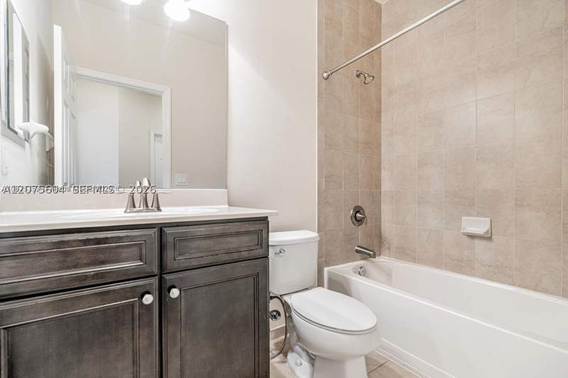 4 bedroom SingleFamilyResidence at 8945 NW 98th Ave, Doral Breeze, Doral — photo 3