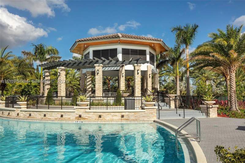 4 bedroom SingleFamilyResidence at 8945 NW 98th Ave, Doral Breeze, Doral — photo 4