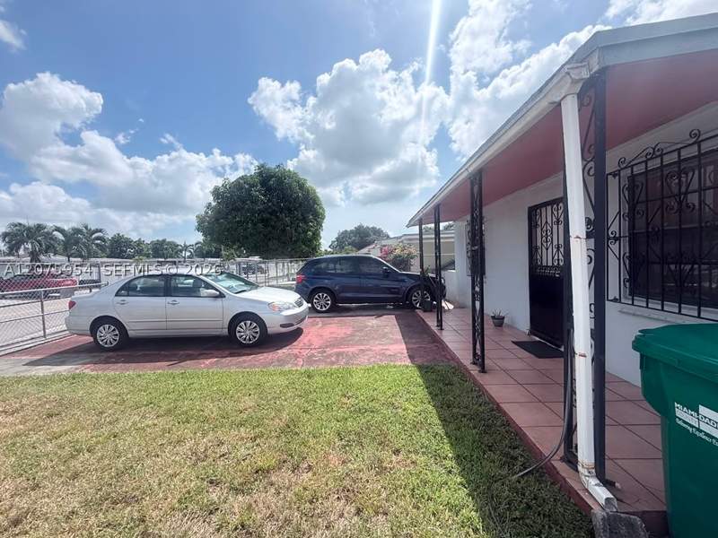 3 bedroom SingleFamilyResidence at 3190 NW 97th St, The Tropics Amd, Miami — photo 2