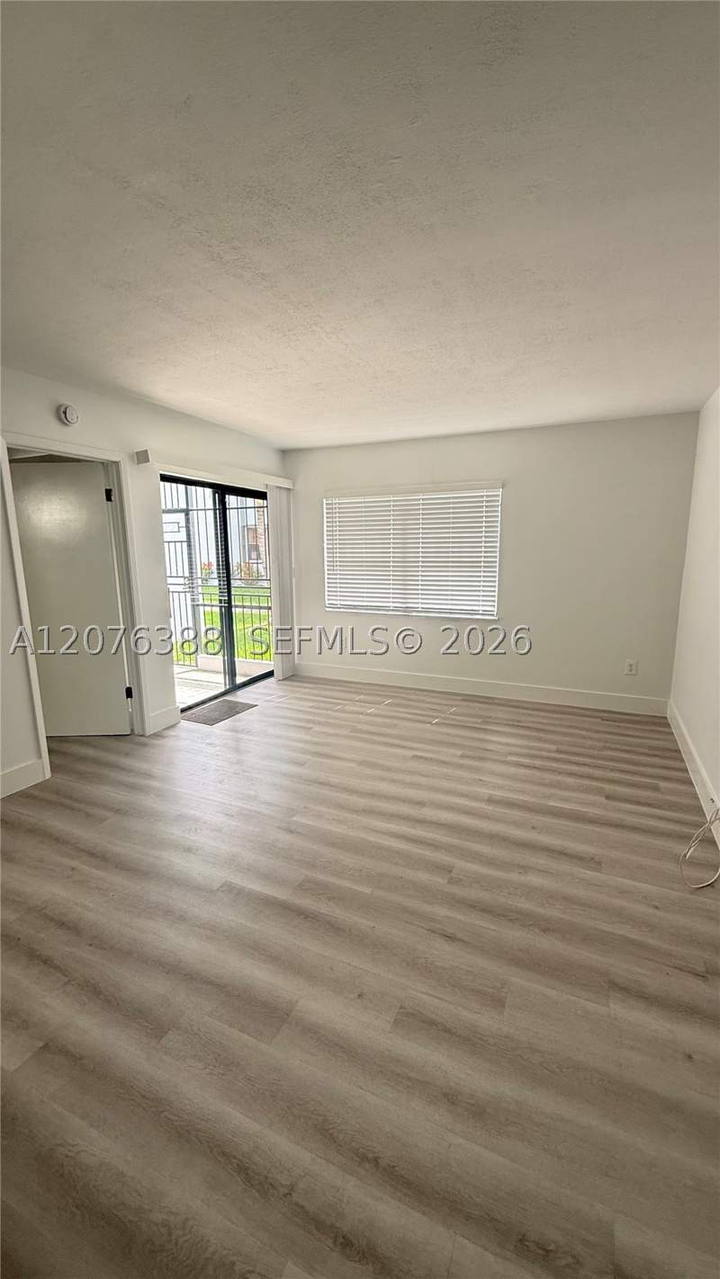 2 bedroom Condominium at 2750 W 63rd Pl 12-24, Lago Grande Five-C Condo, Hialeah — photo 4