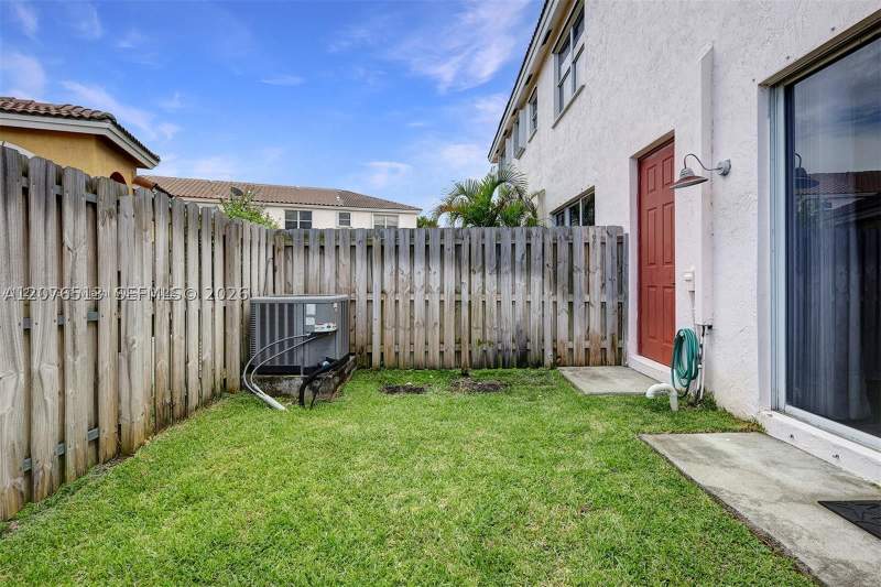 3 bedroom Townhouse at 2311 NE 42nd Cir, Marbella Cove, Homestead — photo 4