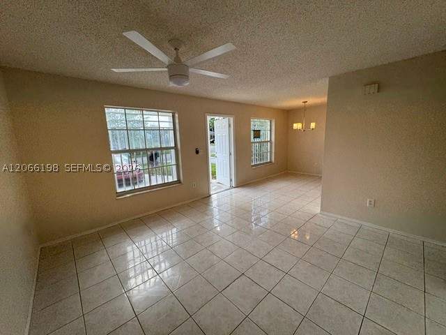 3 bedroom SingleFamilyResidence at 982 SW 9th Ct, Villas Of Palm Bay, Florida City — photo 5