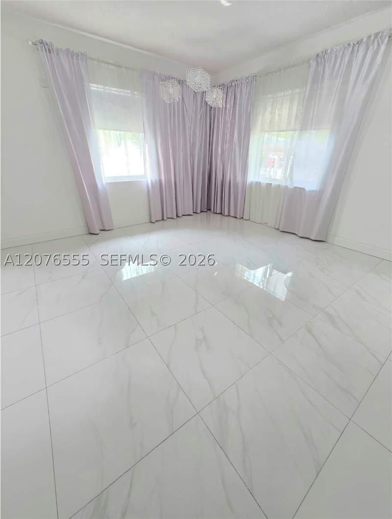 5 bedroom SingleFamilyResidence at 3320 NW 20th St, Grapeland Heights, Miami — photo 4