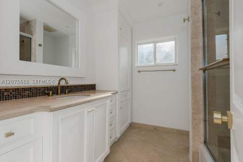 6931 Loch Ness Dr, Miami Lakes FL - photo 13 of 25