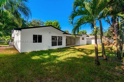 6931 Loch Ness Dr, Miami Lakes FL - photo 16 of 25