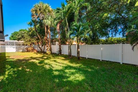 6931 Loch Ness Dr, Miami Lakes FL - photo 17 of 25