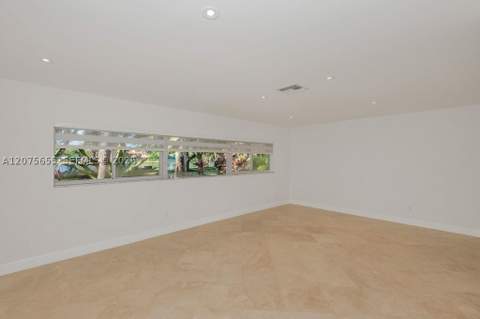 6931 Loch Ness Dr, Miami Lakes FL - photo 18 of 25