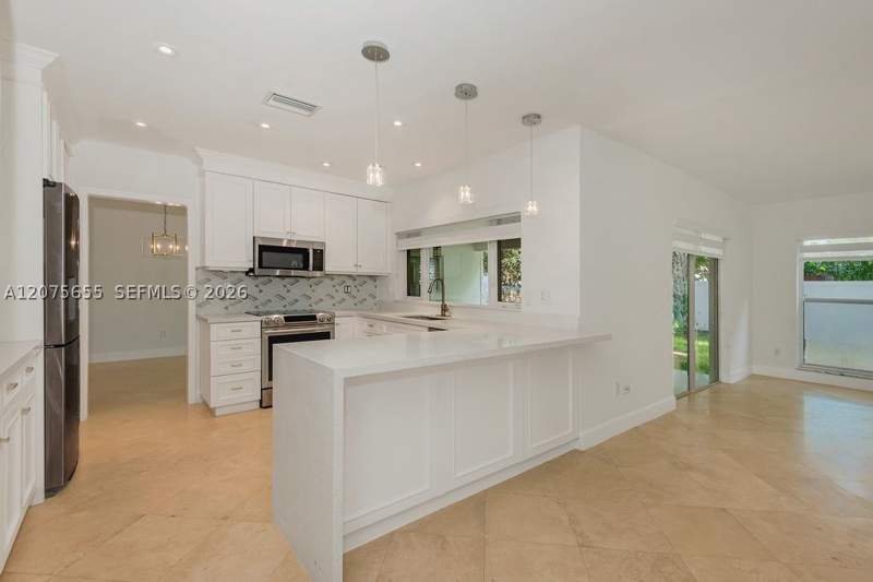 3 bedroom SingleFamilyResidence at 6931 Loch Ness Dr, Miami Lakes Loch Ness Sec, Miami Lakes — photo 4