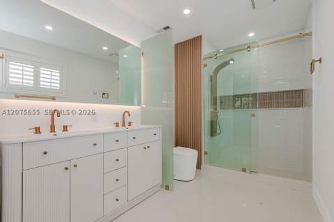 6931 Loch Ness Dr, Miami Lakes FL - photo 9 of 25