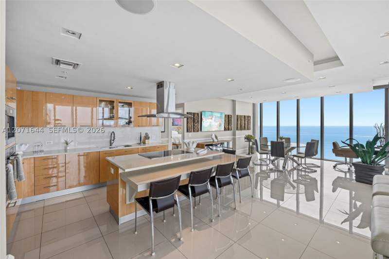 4 bedroom Condominium at 6899 Collins Ave 2708, North Carillon Beach Cond, Miami Beach — photo 4